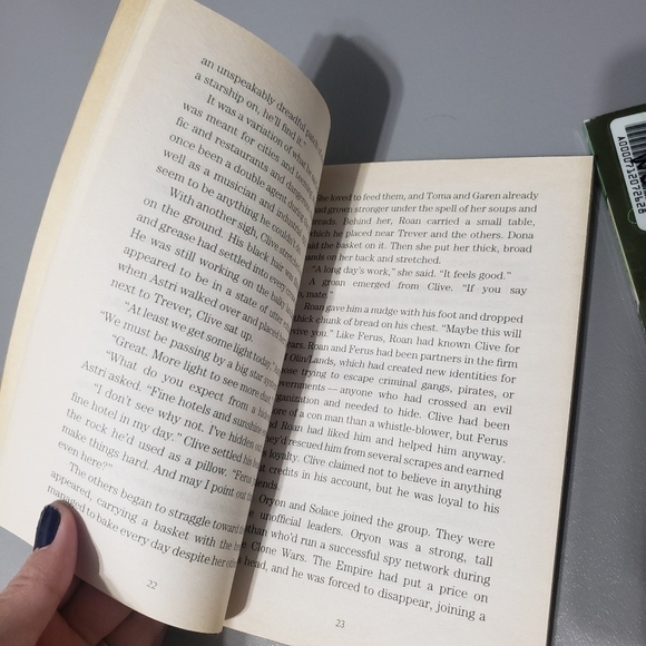 3/$15 kids chapter book lot of 4 books - Picture 4 of 10